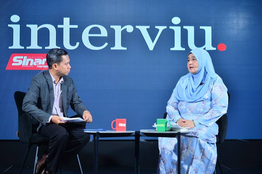 Nazaria (kanan) dan Haizir pada program Interviu bertajuk ‘Banci Pertanian, Kunci Kemajuan Pertanian' yang disiarkan secara langsung di semua platform digital Sinar Harian pada Isnin.