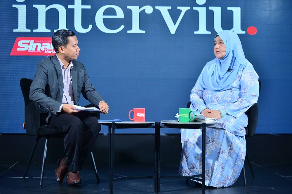 Nazaria (kanan) dan Haizir pada program Interviu bertajuk Banci Pertanian, Kunci Kemajuan Pertanian' yang disiarkan secara langsung di semua platform digital Sinar Harian pada Isnin.