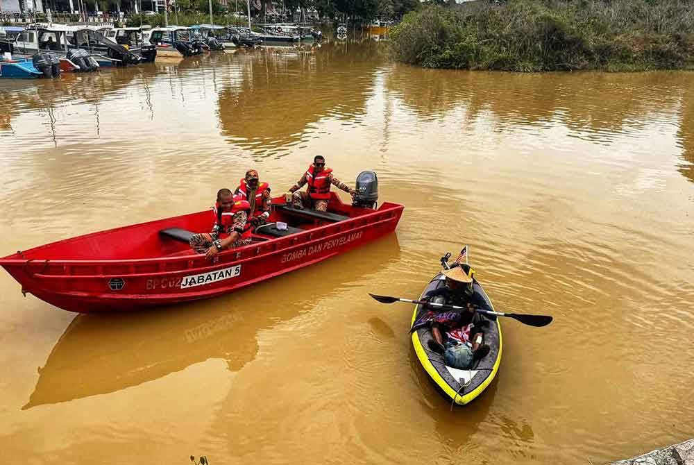 Zaki tiba di Pekan Riverfront kira-kira jam 1.15 petang pada Selasa. Foto ihsan Zaki Bijak