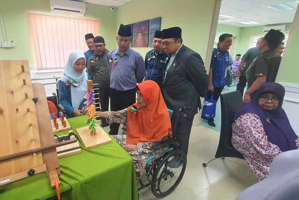 Deligasi pegawai dari Majlis Agama Islam Negeri (MAIN) dan Agensi Mengurus Zakat (AMZ) melawat Pusat Rehabilitasi Darul Hanan.