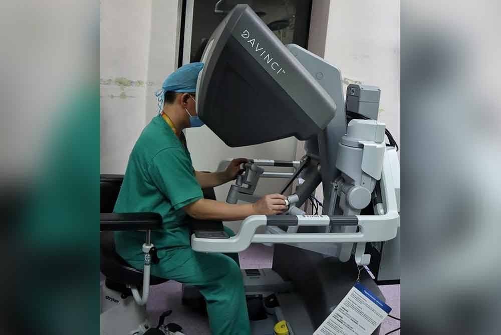 Sistem bantuan pembedahan robotik, Da Vinci Xi.