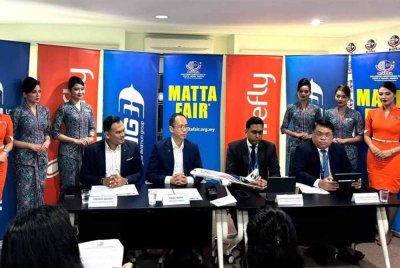 Nigel (dua dari kiri) bersama Sheikh Awadh (kiri), Dersenish (dua dari kanan) dan Syazwan (kanan) semasa sidang akhbar di di Pejabat MATTA Jalan Metro Pudu 2, Off Jalan Yew, di sini pada Rabu.