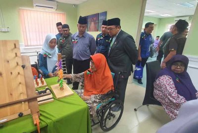 Deligasi pegawai dari Majlis Agama Islam Negeri (MAIN) dan Agensi Mengurus Zakat (AMZ) melawat Pusat Rehabilitasi Darul Hanan.