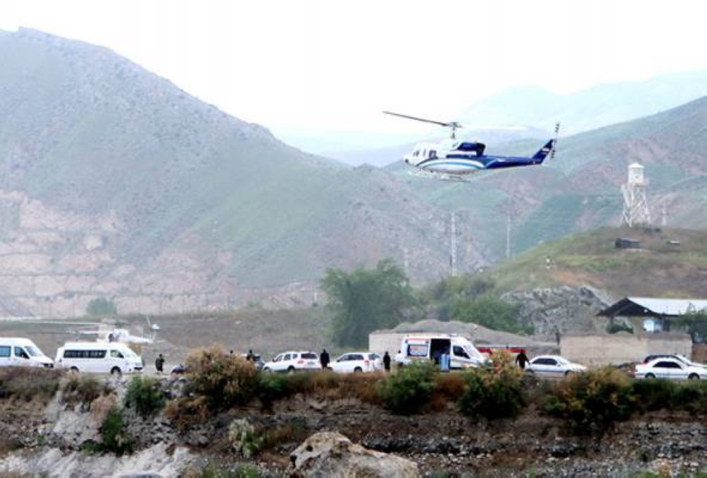 Helikopter yang membawa Raisi ketika berlepas di sempadan Iran-Azerbaijan pada Mei lepas. - Foto fail/REUTERS