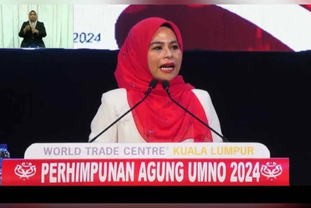 Noraini ketika menyampaikan ucapan dasar sempena Perhimpunan Agung Wanita UMNO Malaysia 2024 di Pusat Dagangan Dunia Kuala Lumpur (WTCKL) pada Khamis.