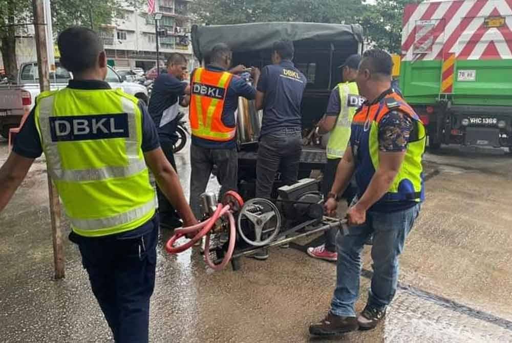 Kesemua barangan yang diambil tindakan telah dibawa ke Stor Sitaan Jalan Lombong, Taman Miharja Cheras, Kuala Lumpur.