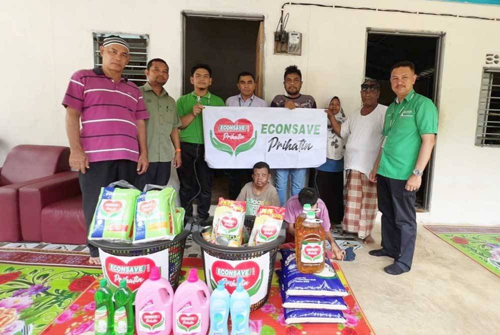 Econsave hadir menyampaikan sumbangan Dana Econsave Prihatin bernilai RM1,000.