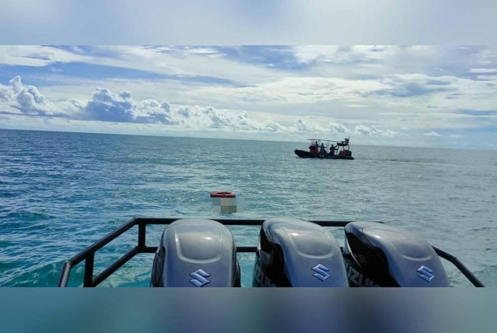 Mayat lelaki tanpa identiti ditemui terapung di kedudukan 8.9 batu nautika barat laut Teluk Bahang pada petang Rabu.
