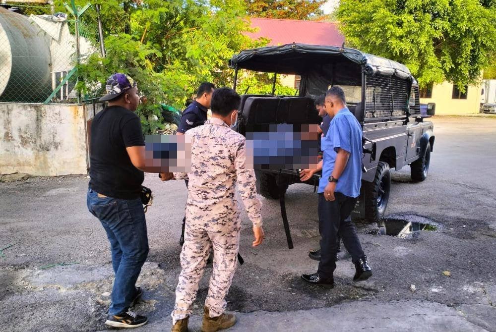 Mayat lelaki yang ditemui diserahkan kepada Balai Polis Teluk Bahang untuk tindakan lanjut.