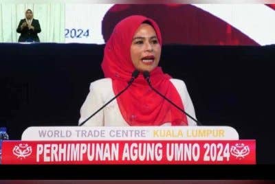 Noraini ketika menyampaikan ucapan dasar sempena Perhimpunan Agung Wanita UMNO Malaysia 2024 di Pusat Dagangan Dunia Kuala Lumpur (WTCKL) pada Khamis.