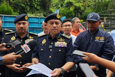 Aedy Fadly (tengah) dalam sidang akhbar di Cameron Highlands