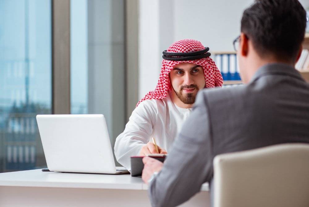 APA yang penting bahasa Arab yang disampaikan adalah bersifat standard atau fushah, tepat dari segi tatabahasa dan tidak dicemari oleh bahasa lain. Foto CANVA