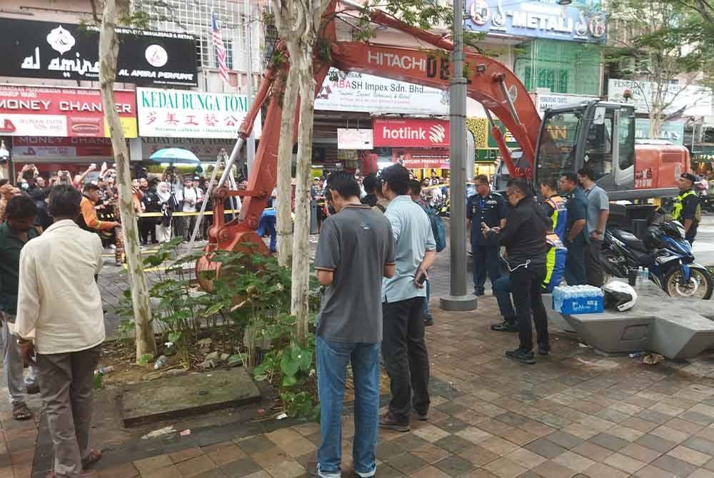 Jengkaut turut digunakan dalam operasi mencari dan menyelamat.