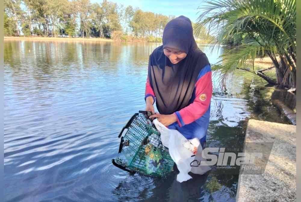 Raga yang berfungsi sebagai tukun membantu Siti Fatimah mendapat lebih banyak tiram