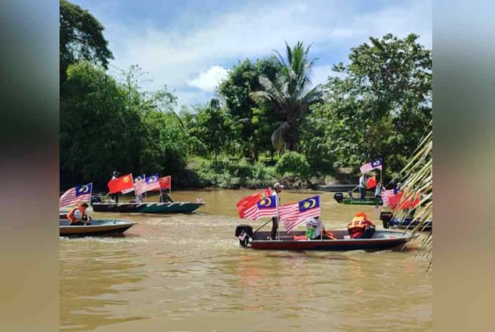 Sebahagian bot menyertai Konvoi Bot Merdeka Nelayan Sungai Kedah-Sungai Anak Bukit di Kampung Seberang Anak Bukit, di sini, pada Sabtu.