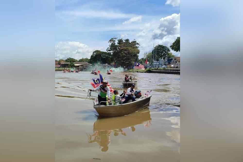 Konvoi Bot Merdeka berarak sejauh 17 km tiba di Muzium Negeri Kedah.