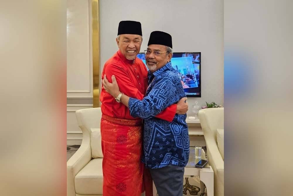 Gambar tular pertemuan Ahmad Zahid dan Tajudin yang hadir ke PAU UMNO baru-baru ini.