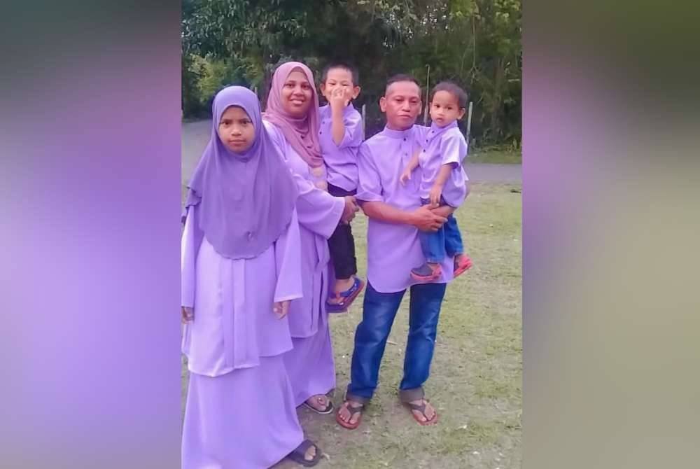 Norsyakilla (dua dari kanan) bersama suami dan anak-anak.