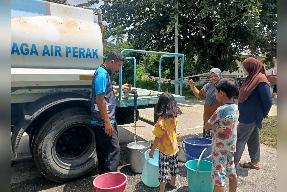 Bermula Jumaat, LAP telahpun membekalkan enam tangki air bersih sebagai bekalan sementara disalurkan kepada penduduk.