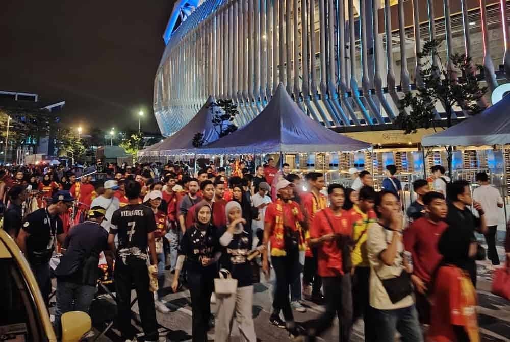 Situasi tenang tanpa sebarang kejadian tidak diingini di pekarangan Stadium Nasional Bukit Jalil selepas tamat perlawanan antara Selangor FC dengan JDT.