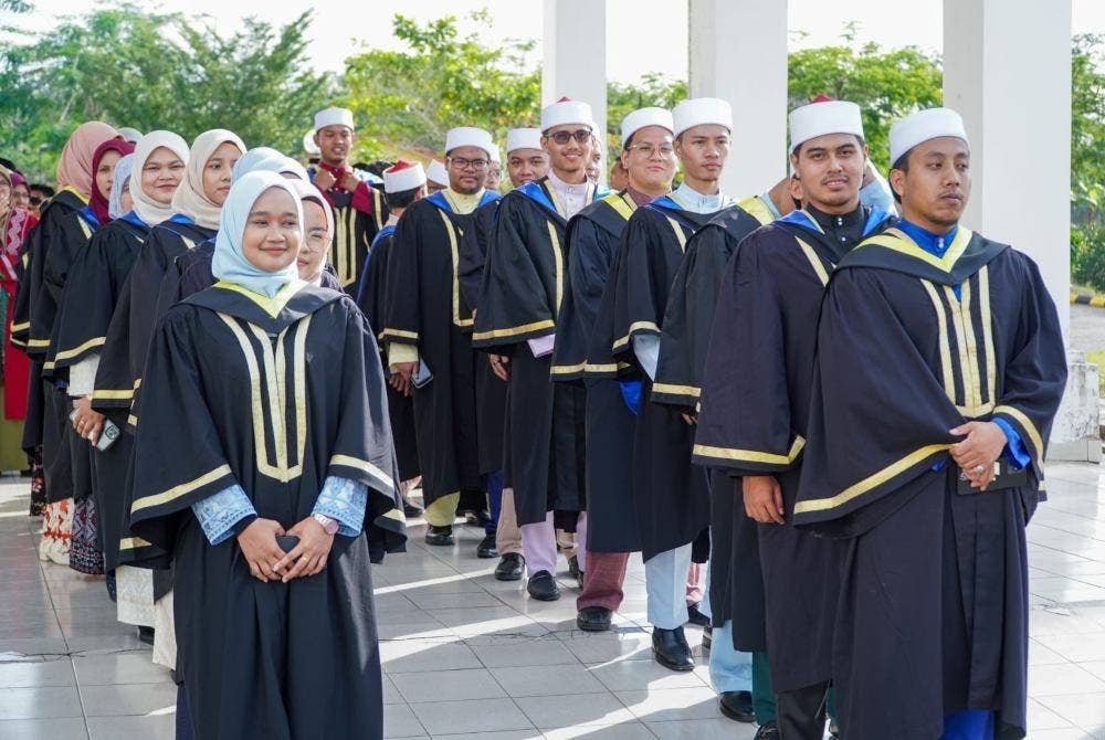 Suasana ketika Majlis Istiadat Konvokesyen Khatam Hafaz Al-Quran dan Anugerah Kecemerlangan Kali yang ke 13 bagi Institut Tahfiz Al Quran Negeri Sembilan pada Ahad.