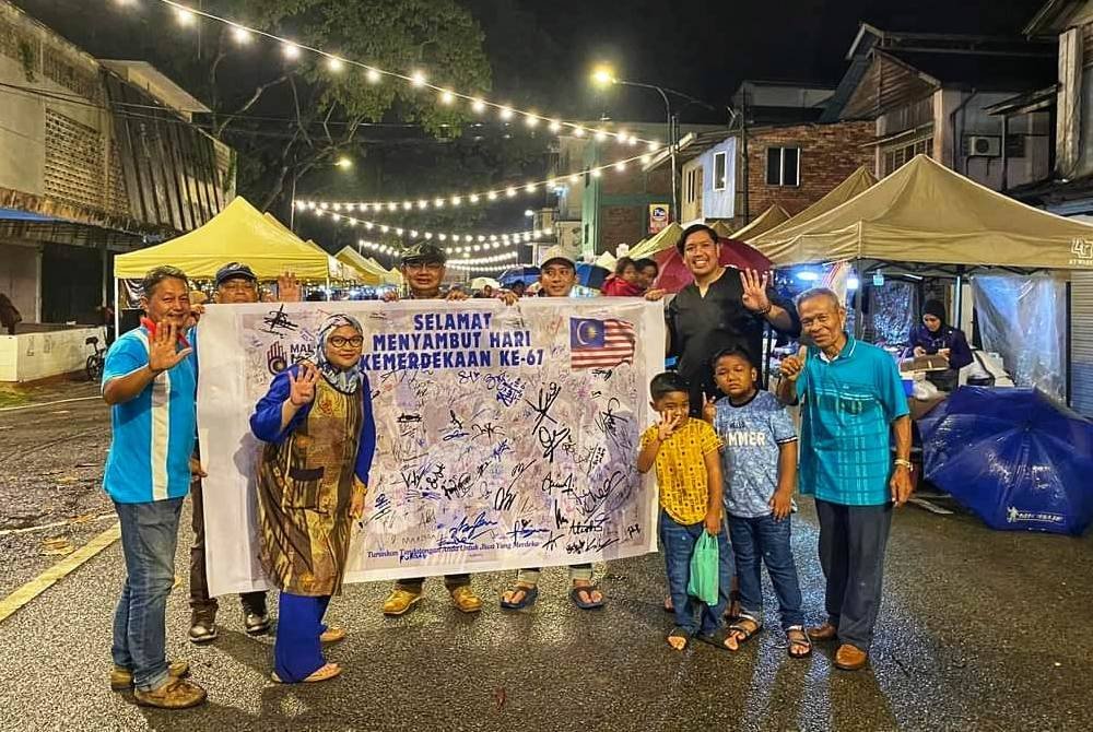 Antaran tandatangan yang berjaya dikumpul di Lepak Lorong Pasar Anak Muda Temerloh pada Jumaat.