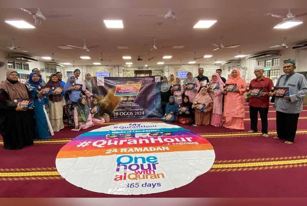 Penggerak Rumah Ngaji Perak bersama-sama ahli jawatankuasa Masjid Ibnu Salam mempromosikan Program Malaysia #QuranHour Peringkat Negeri Perak yang akan diadakan di Masjid Ibnu Salam, Pengkalan Pegoh pada 28 Ogos ini.