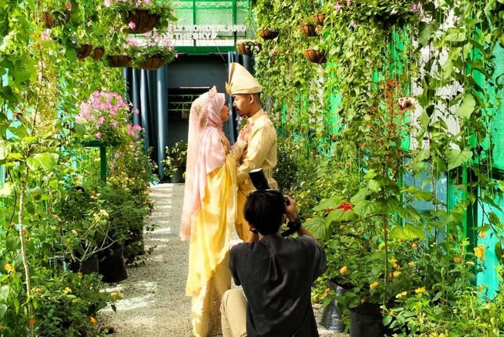 Butterfly Wonderland juga antara destinasi menarik bagi pengantin merakam saat manis perkahwinan mereka.