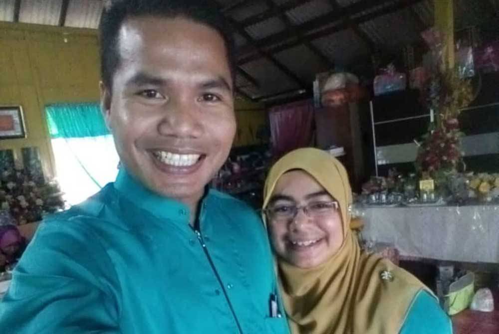 Azieana Farhana (kanan) bersama suaminya, Allahyarham Abu Zarin.
