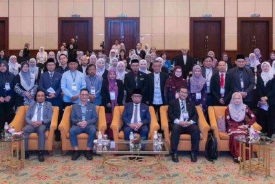 SEBAHAGIAN peserta Simposium Halal Antarabangsa 2024 yang diadakan di Kota Kinabalu, Sabah. Foto UMS