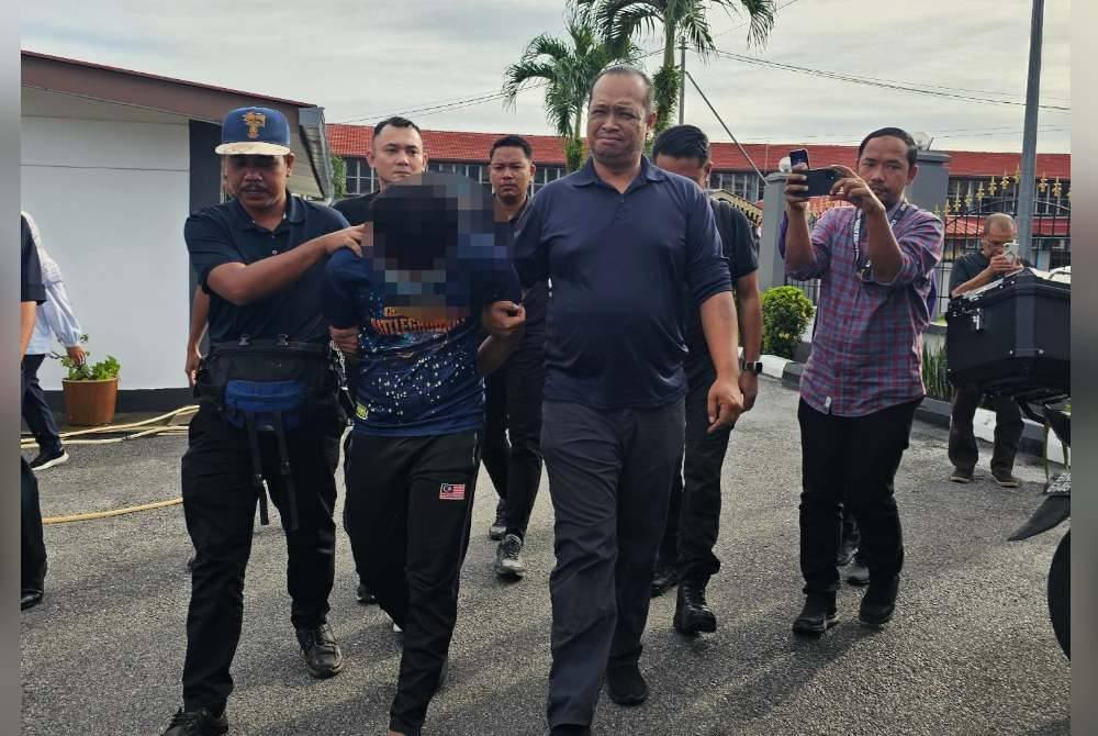 Remaja lelaki dibawa keluar dari Mahkamah Majistret Sungai Siput selepas didakwa atas pertuduhan membunuh Nuraina Humaira, dua minggu lalu.