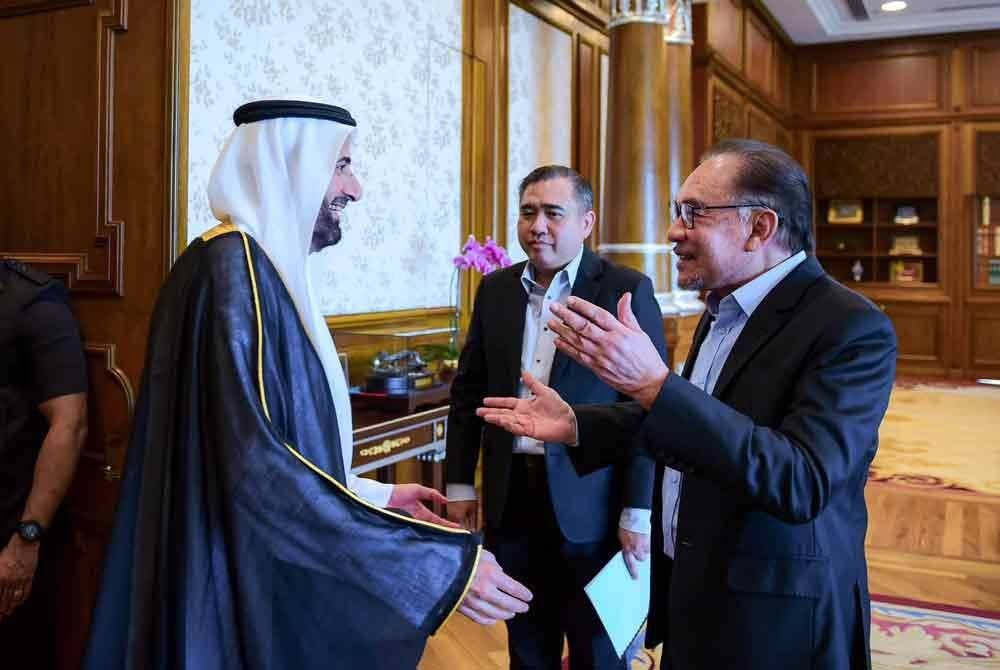 Anwar menerima kunjungan hormat Dr Tawfiq bersama delegasi di Perdana Putra, Putrajaya pada Selasa. Foto Facebook Anwar Ibrahim