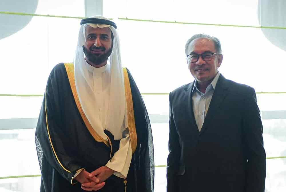 Anwar menerima kunjungan hormat Dr Tawfiq bersama delegasi di Perdana Putra, Putrajaya pada Selasa. Foto Facebook Anwar Ibrahim