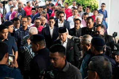 Muhyiddin tiba di Kompleks Mahkamah Gua Musang di Gua Musang pada Selasa. Foto X @RadziJidin