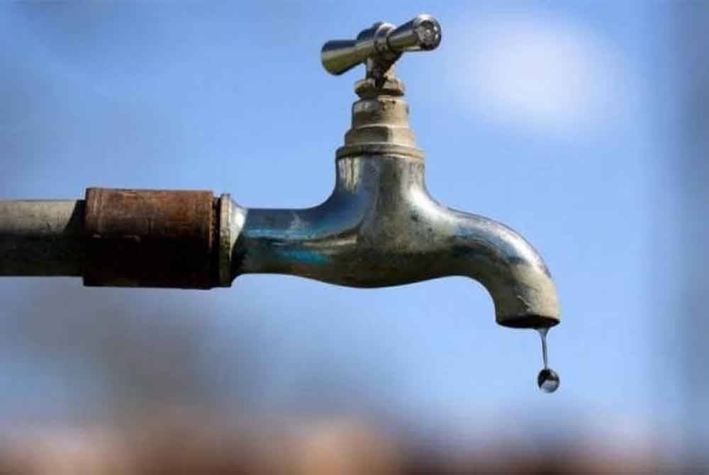 Sebanyak 7,238 akaun pengguna di sini akan mengalami gangguan bekalan air berjadual bermula esok hingga Jumaat berikutan penutupan sesalur utama 600mm di Sungai Krian di sini. Gambar hiasan 