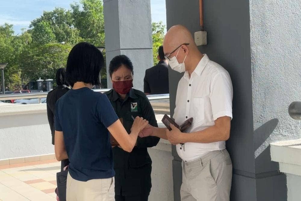 Pasangan suami isteri ini masing-masing didenda RM24,000 selepas mengaku salah menyimpan spesies kura-kura dilindungi.