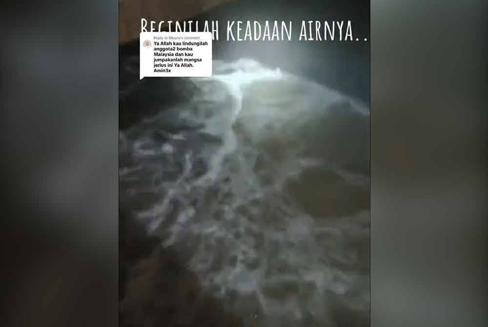 Keadaan air deras di lurang kumbahan.
