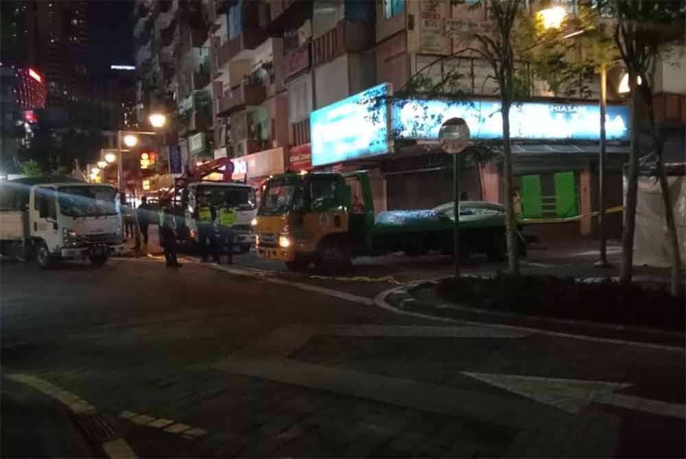 Suasana di sekitar lokasi tanah jerlus dekat Jalan Masjid India, Kuala Lumpur di sini.