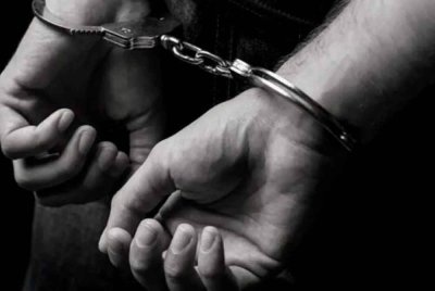 Polis menahan dua lelaki dipercayai keldai akaun. Foto hiasan