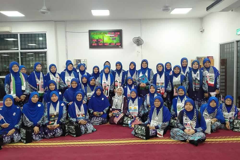 Peserta dari Rumah Ngaji dari Kampar turut hadir ke Program Malaysia #QuranHour Peringkat Negeri Perak di Majid Ibnu Salam, Pengkalan Pegoh di sini pada Rabu.