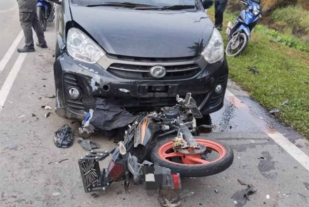 Seorang penunggang motosikal maut dalam kemalangan membabitkan tujuh kenderaan di Jalan Sinar Harapan Batu 27, Pekan Nanas pada pagi Khamis. Foto JBPM