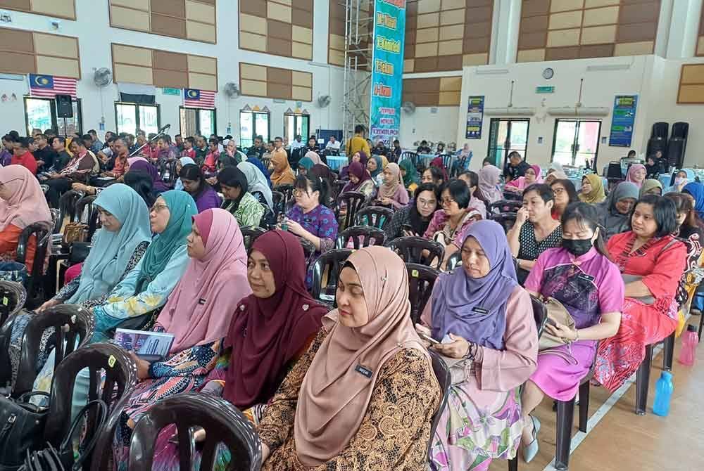 Sebahagian warga pendidik yang menyertai dialog awam Seminar Cakna Anti-Scam (Kenapa Terus Jadi Mangsa?) Peringkat Negeri Pahang 2024.