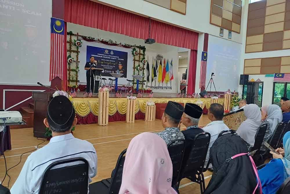 Yahaya ketika berucap pada dialog awam Seminar Cakna Anti-Scam (Kenapa Terus Jadi Mangsa?) Peringkat Negeri Pahang 2024 di Sekolah Menengah Kebangsaan (SMK) Tengku Afzan di Kuantan pada Khamis.