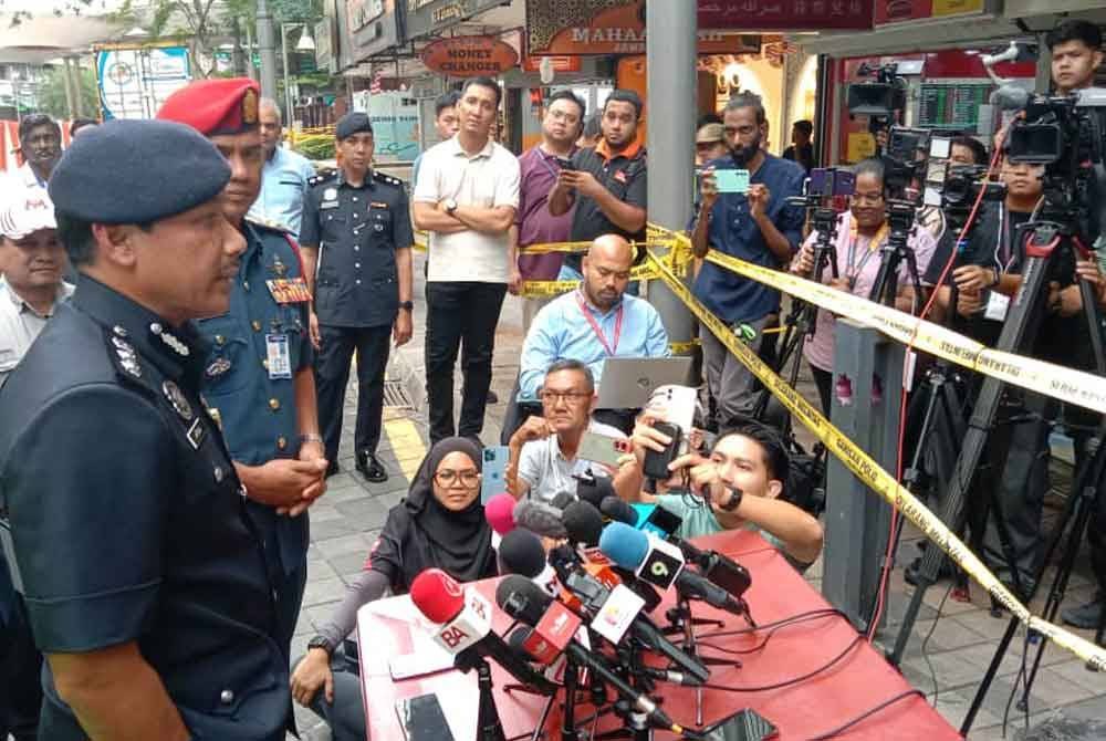 Sulizme ketika sidang akhbar dekat lokasi insiden tanah jerlus di Jalan Masjid India di sini pada Khamis.