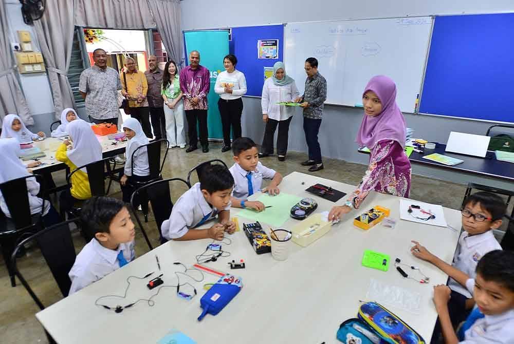 SK Pandan Jaya merupakan salah satu daripada 63 sekolah angkat Lotus's Malaysia.