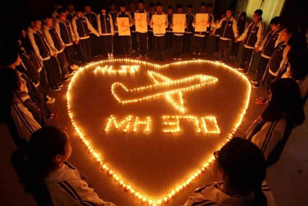 Orang ramai turut bersimpati atas kehilangan pesawat MH370 yang sehingga hari ini belum ditemui.