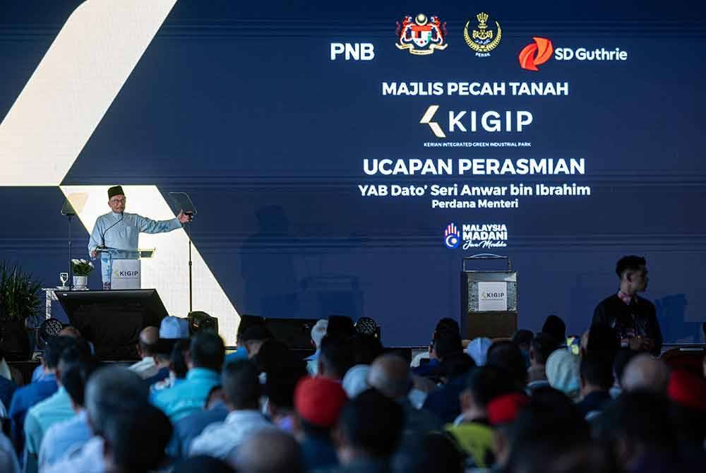 Anwar berucap pada perasmian Majlis Pecah Tanah Kerian Intergrated Green Industrial Park (KIGIP) di Ladang Tali Air pada Jumaat. Foto Bernama