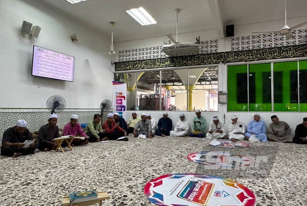 Sebahagian yang hadir pada Malaysia #QuranHour peringkat negeri Kelantan 2024 di Masjid An-Nur Kota Kubang Labu di Tumpat.