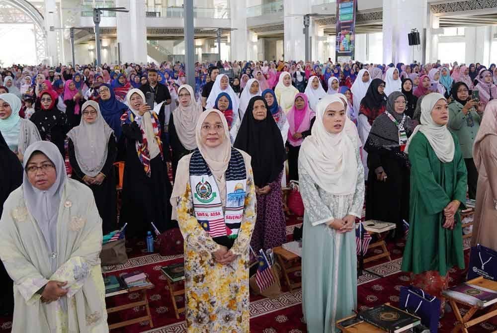 Kemeriahan Malaysia #QuranHour yang berlangsung di Masjid Tuanku Mizan Zainal Abidin, Putrajaya pada Jumaat.