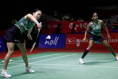 Pearly (kiri) dan Thinaah akan berdepan pasangan nombor dua dunia dalam saingan separuh akhir Terbuka Korea pada Sabtu. Foto Agensi